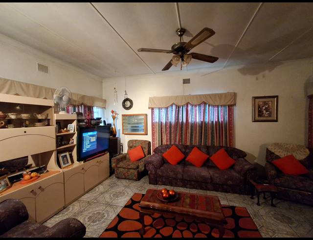 3 BEDROOM FREESTANDING FOR SALE IN ROOSHEUWEL